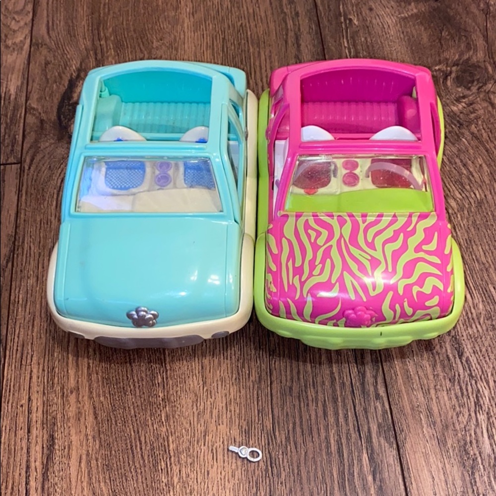 2 Polly Pocket cars